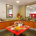 מלון Ih Lorenteggio 4*