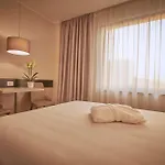 מלון Ih Lorenteggio 4*