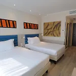 מלון Ih Lorenteggio 4*