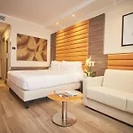 מלון Ih Lorenteggio 4*