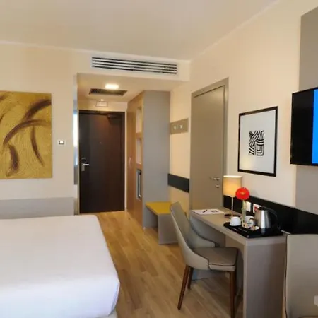 Ih Lorenteggio Hotel 4*
