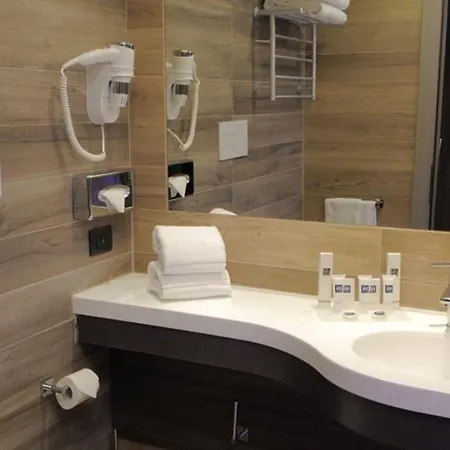 Hotel Ih Lorenteggio 4*