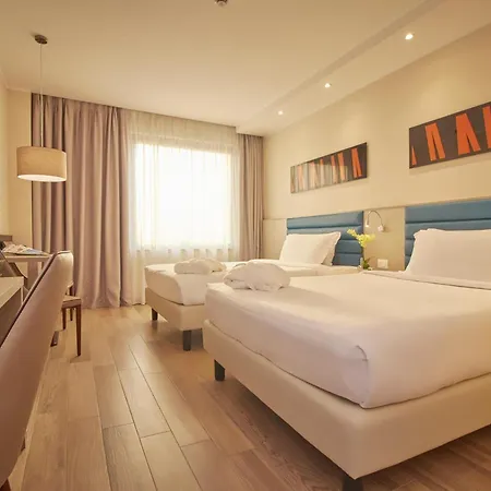 Hotel Ih Lorenteggio Milán