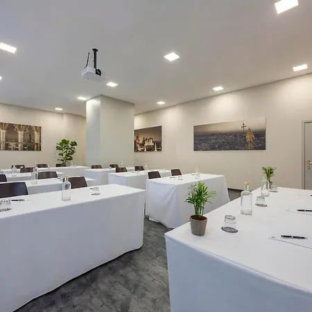Ih Lorenteggio Hotel 4*