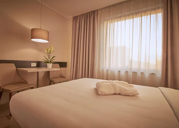 Hotel Ih Lorenteggio 4*
