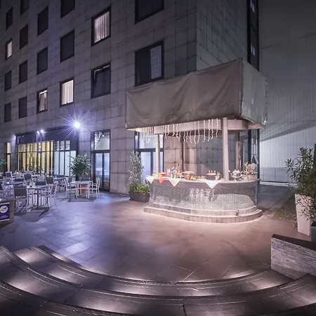 Ih Lorenteggio מלון מילאנו