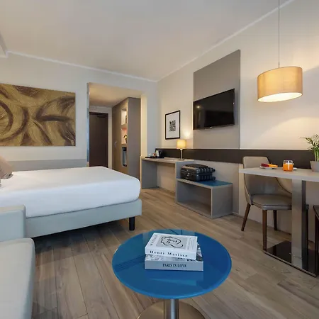 Ih Lorenteggio Hotel 4*