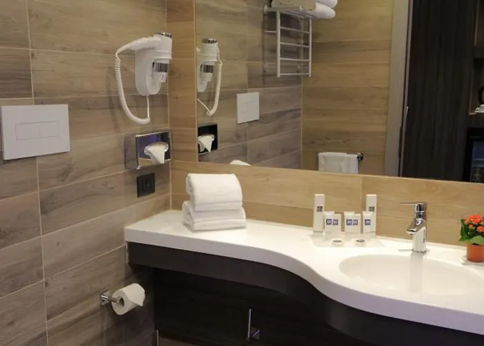 Hotel Ih Lorenteggio 4*