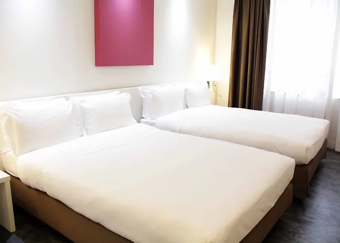 Ih Lorenteggio Hotel