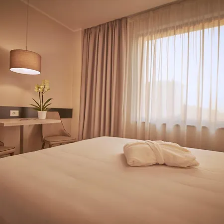 Otel Ih Lorenteggio 4*