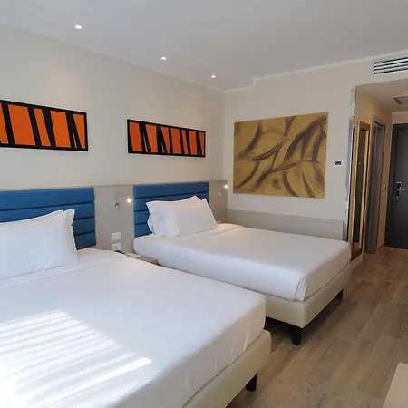 Otel Ih Lorenteggio 4*