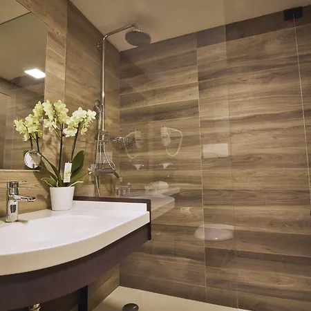 Ih Lorenteggio Otel 4*