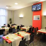 Ih Lorenteggio Hotel